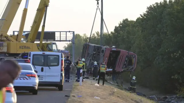 Súlyos buszbaleset az M3-ason: tizenketten meghaltak