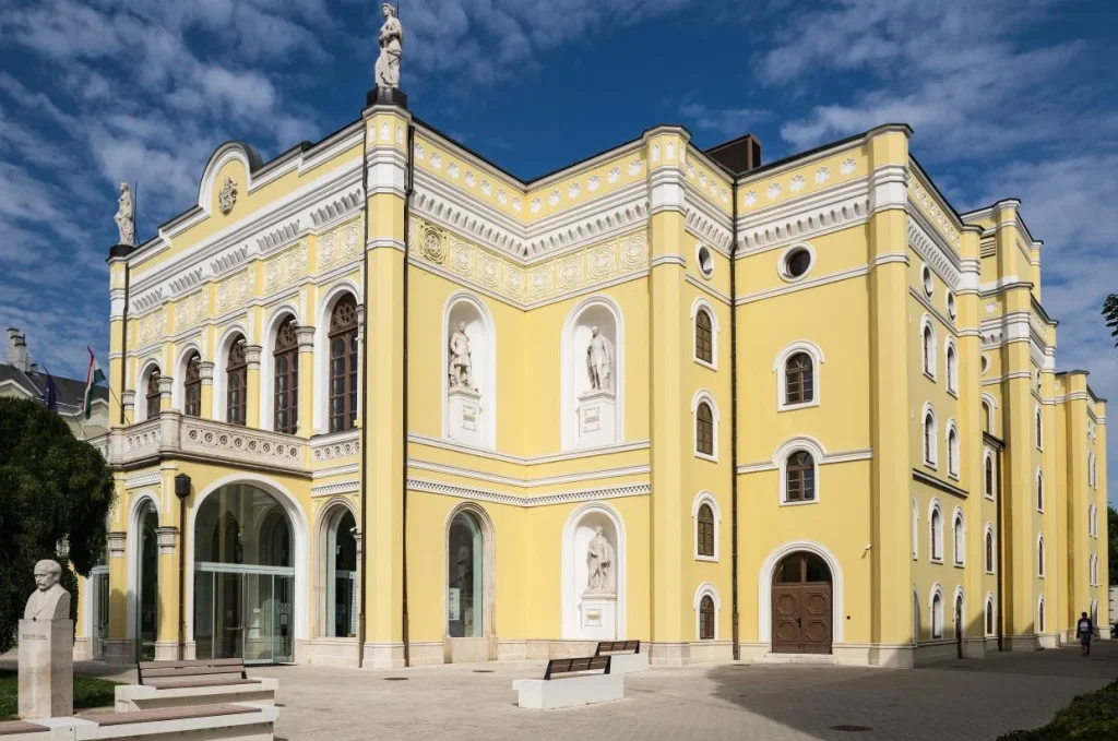 16 új bemutatóval kezdi meg 161. évadát a Csokonai Nemzeti Színház