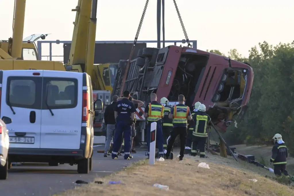 Több halálos áldozata van az M3-as autópályán történt buszbalesetnek