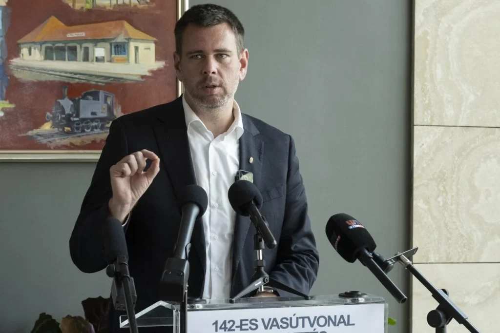 Több mint 41 milliárd forintot takarított meg az állami gépjárműbeszerzés