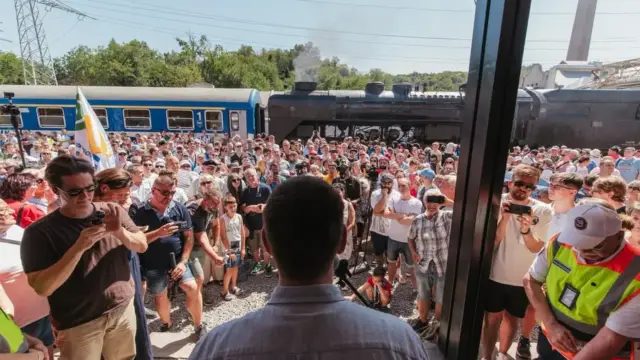 Ünnepélyes keretek között nyitották meg újra a komlói vasútvonalat