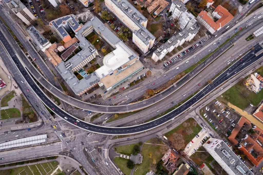 Vasárnap hajnalban újraindul a forgalom a Flórián téri felüljárón