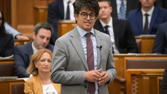 Velkey György szerint az előző külügy tisztában volt a lélegeztetőgépek minőségi hibáival