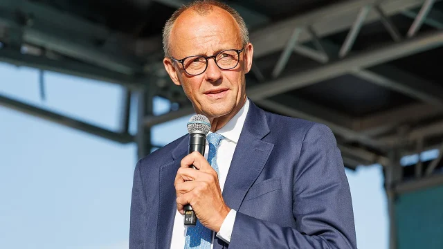 Friedrich Merz kancellár a választási kudarcok dacára is kitart a tisztsége mellett