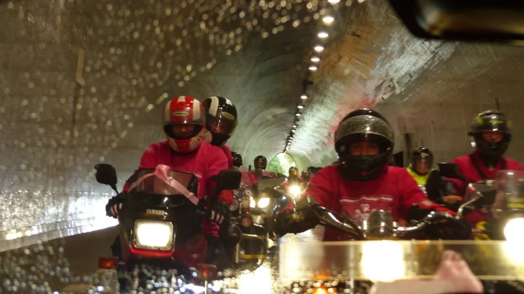 Motoros felvonulást tartanak a mellrák elleni küzdelem jegyében Budapesten