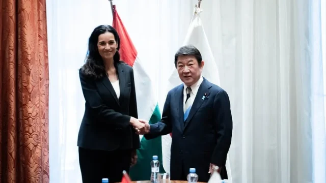 Magyar-japán kétoldalú tárgyalások Pozsonyban a V4+ találkozón