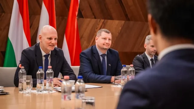 Technológiai együttműködésről és robotikáról egyeztetett Tanács Zoltán Hongkong innovációs miniszterével