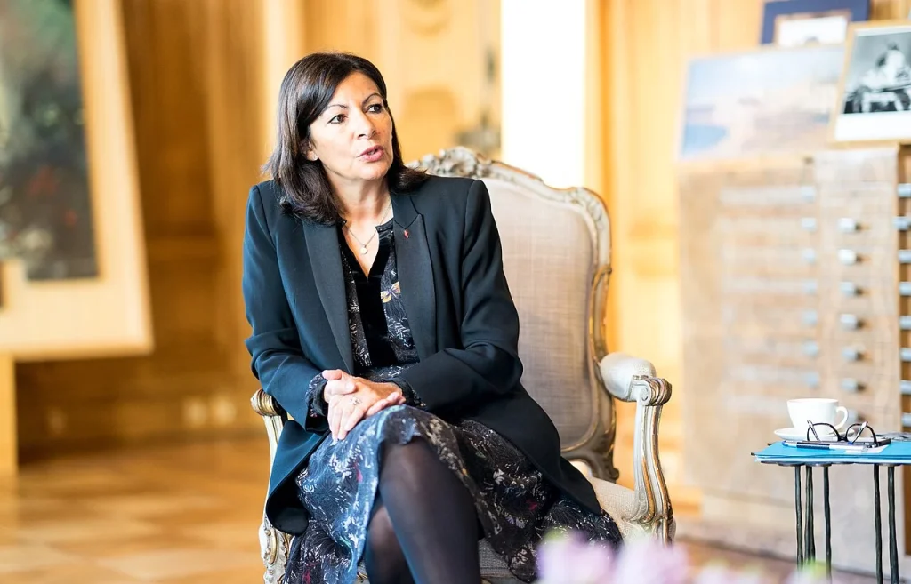 Anne Hidalgo a párizsi gyermekbántalmazási ügyekről beszélt a szenátus előtt