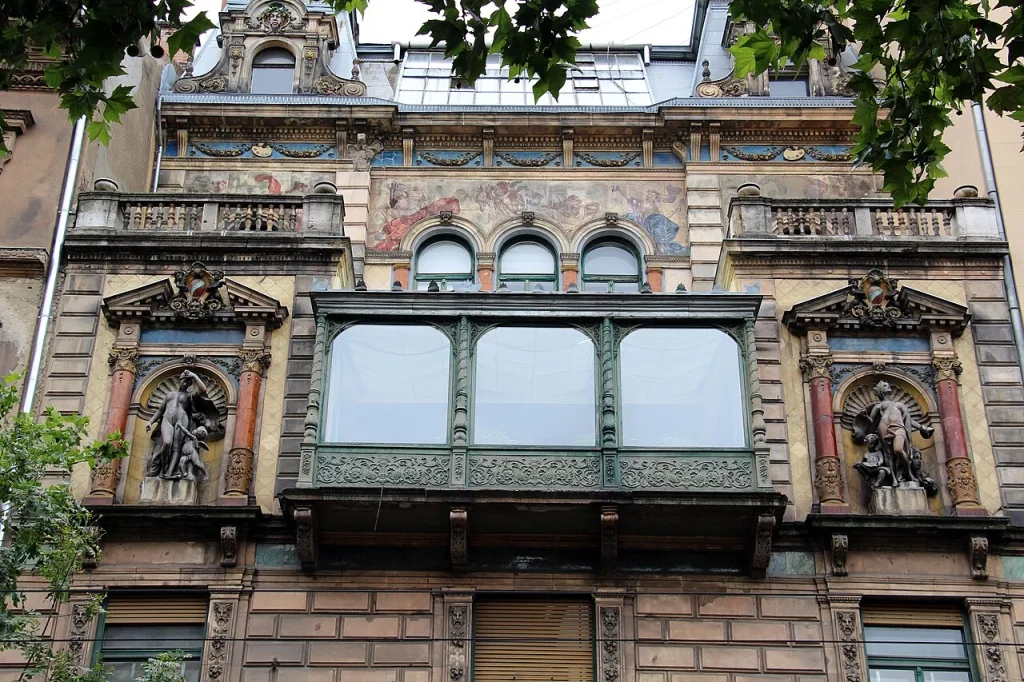 Tizenhárom kiállítás a francia fotográfia bicentenáriuma alkalmából