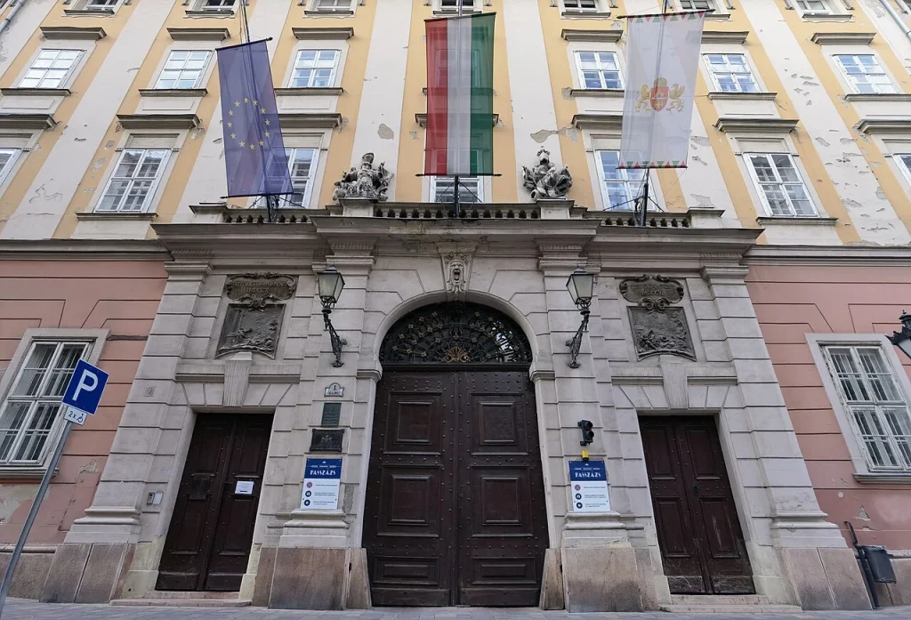 Visszafizette 67 milliárd forintos folyószámlahitelét a főváros és korlátozásokat vezet be