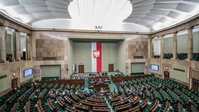 Újabb két hónappal hosszabbította meg a lengyel szejm a fehérorosz határ menti menedékjogi korlátozást