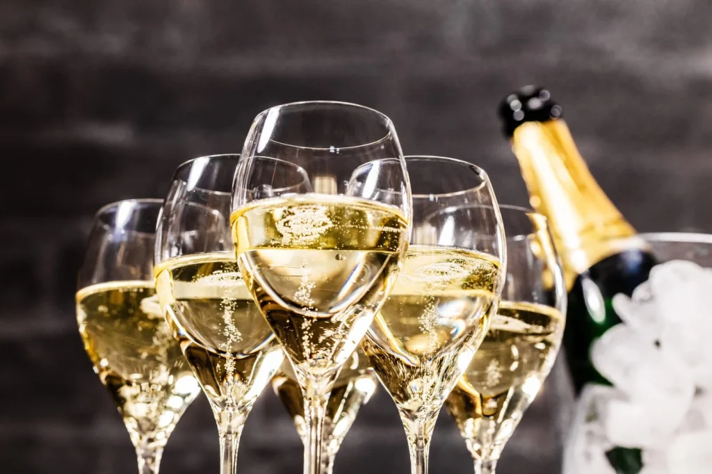 Rekordhőhullámok miatt nőhet a pezsgők alkoholtartalma Franciaországban