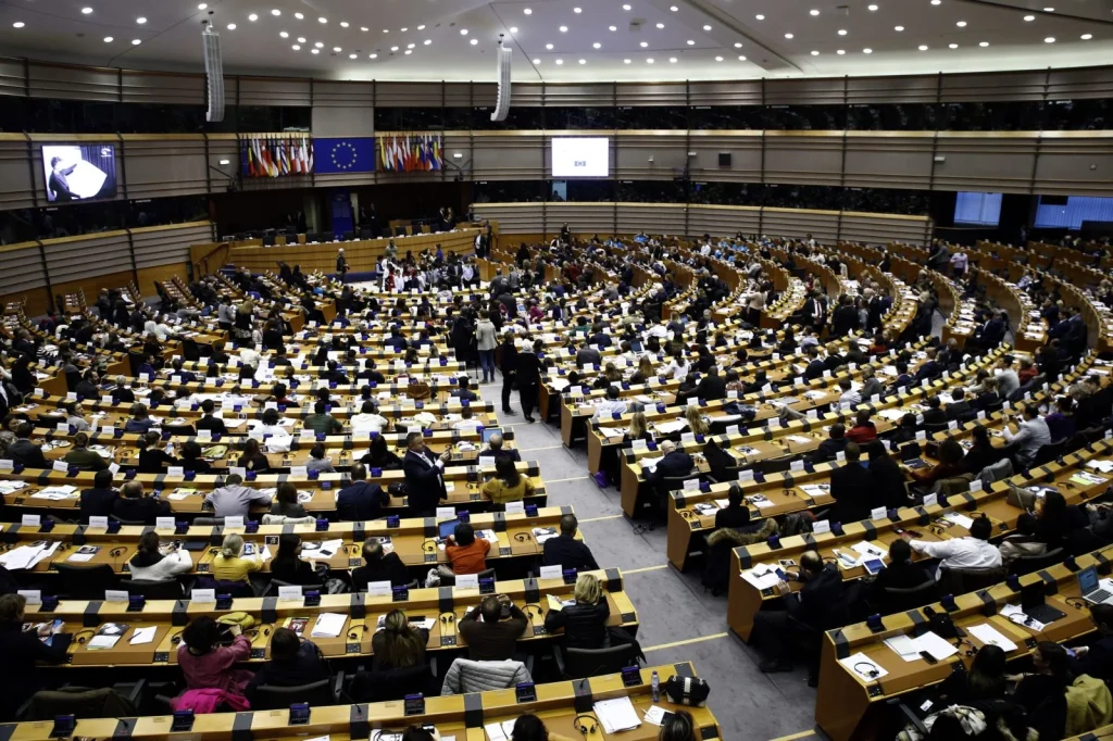 Uniós biztos: meg kell erősíteni a választási rendszereket a külső beavatkozással szemben