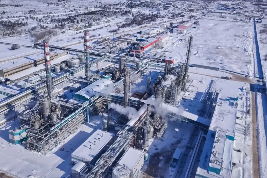 Ukrán dróntámadások érték az orosz olajfinomítókat, válaszul az energetikai létesítmények elleni csapásokra