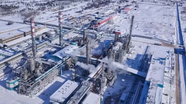 Ukrán dróntámadások érték az orosz olajfinomítókat, válaszul az energetikai létesítmények elleni csapásokra