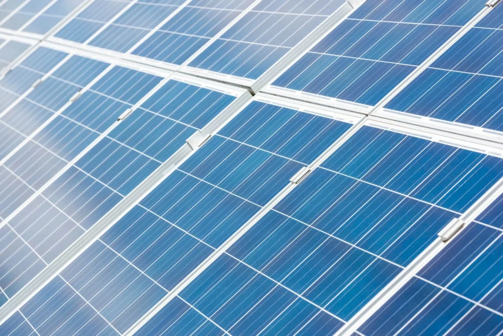 Új napelemparkot és energiatárolót adott át a Mol Algyőn