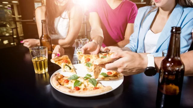 Hogyan mondjunk nemet a társasági programokra bűntudat nélkül?