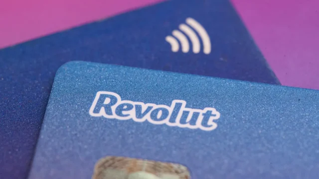 Adatszivárgás a Revolutnál: hamis kormányzati kérésekkel csalták ki az adatokat