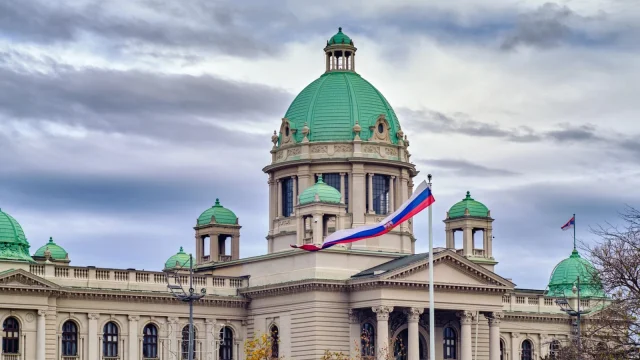 Parlamentfeloszlatást kezdeményezett a szerb kormány