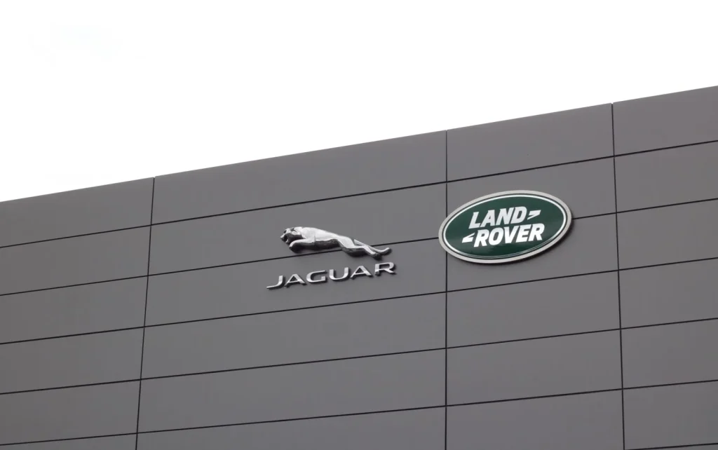 Négyezer főt bocsát el a Jaguar Land Rover a következő két évben