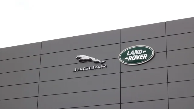 Négyezer főt bocsát el a Jaguar Land Rover a következő két évben
