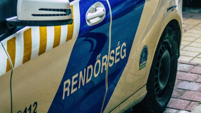 Elítéltek egy rendőrt, aki társával együtt bántalmazott egy férfit Gyöngyösön