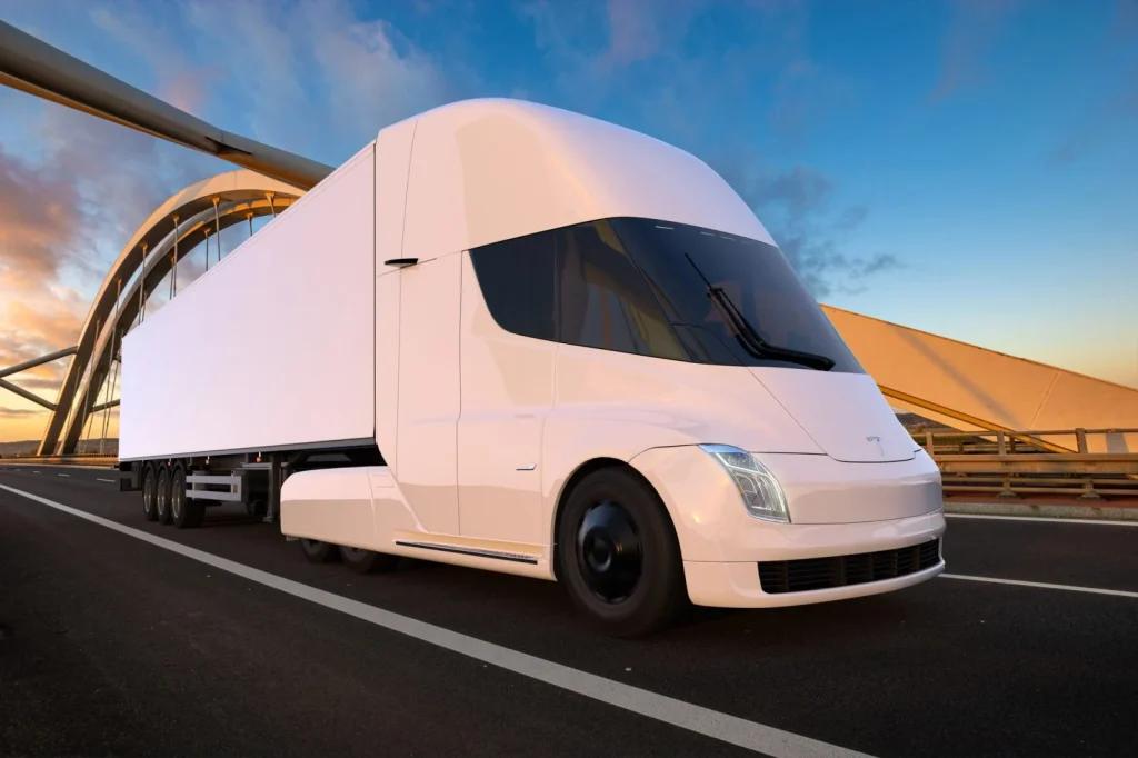 Megkezdődtek a Tesla Semi elektromos kamionok szállításai