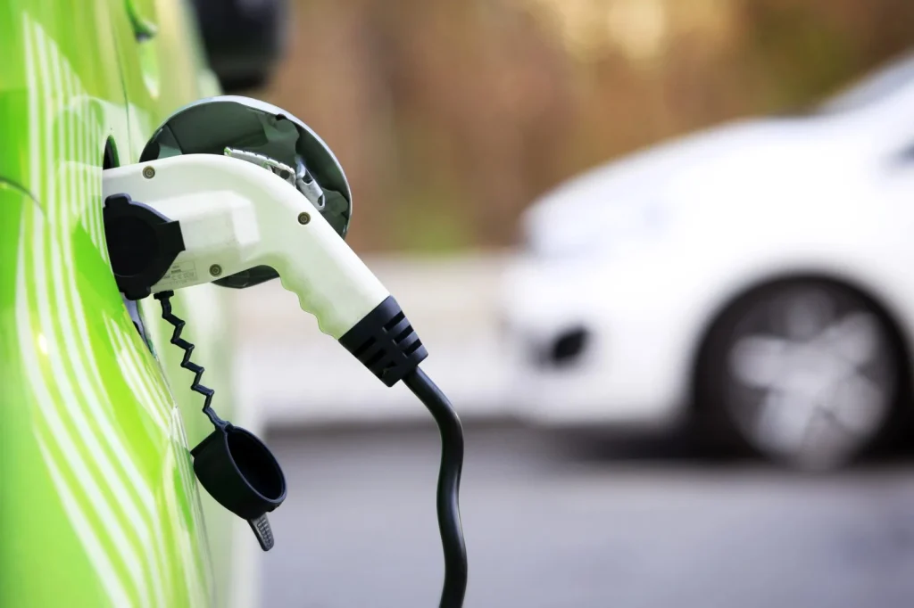 Havi 140-200 euróból bérelhető elektromos autók Franciaországban az alacsony jövedelműeknek