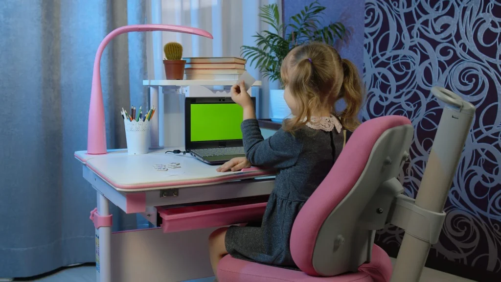 Elindult a notebook-újraosztás: így igényelhetik a diákok az eszközöket