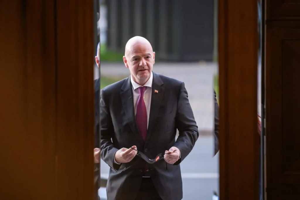 Gianni Infantino újraindul a FIFA elnöki posztjáért a botrányok ellenére