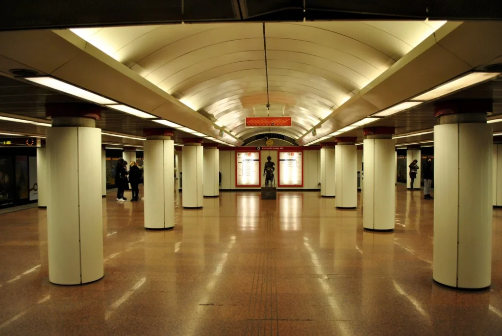 Változik a 2-es metró közlekedése vasárnap, pótlóbuszok járnak
