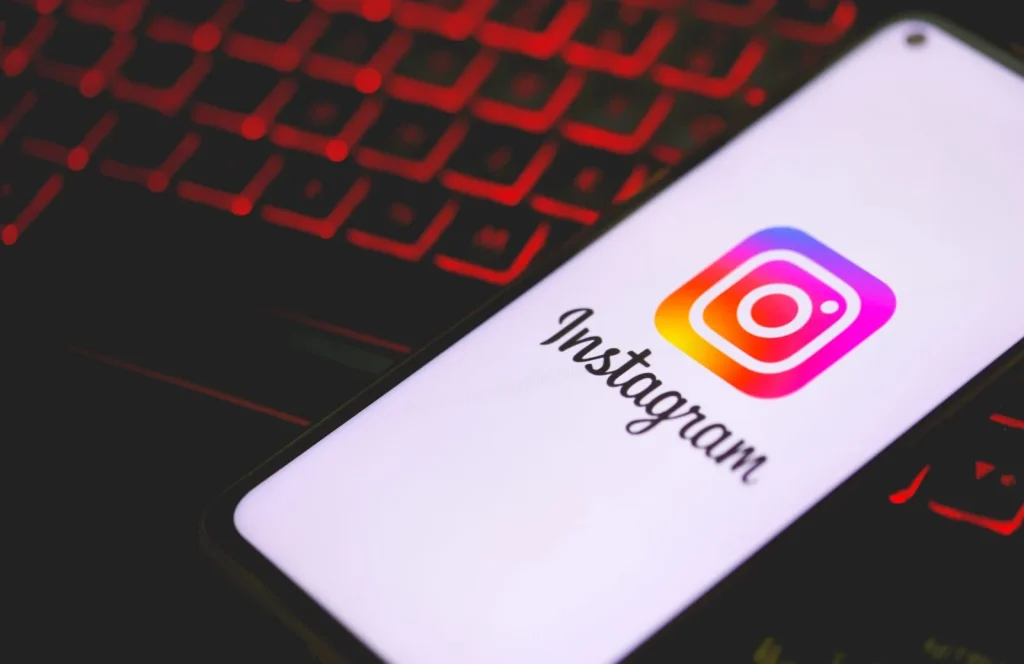 Adam Mosseri szerint az algoritmusmentes Instagram elárasztaná a felhasználókat márkás tartalmakkal