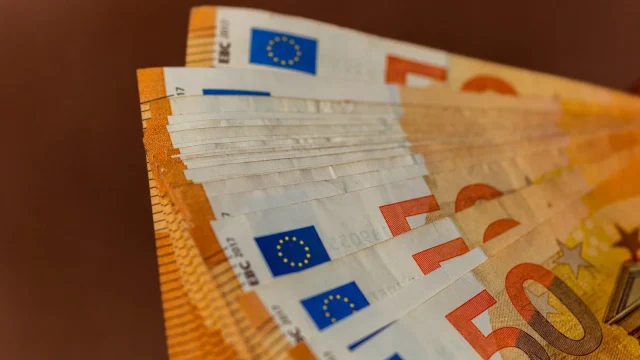 Augusztusban is változatlan ütemben bővült az euróövezet magánszektora