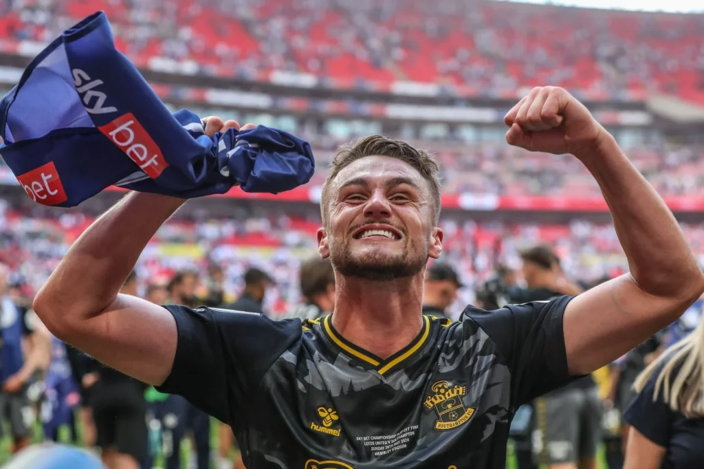 HIVATALOS: Taylor Harwood-Bellis az Aston Villa játékosa lett