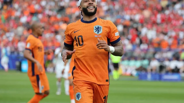 Eltiltás fenyegeti Memphis Depayt egy sértő gesztus miatt