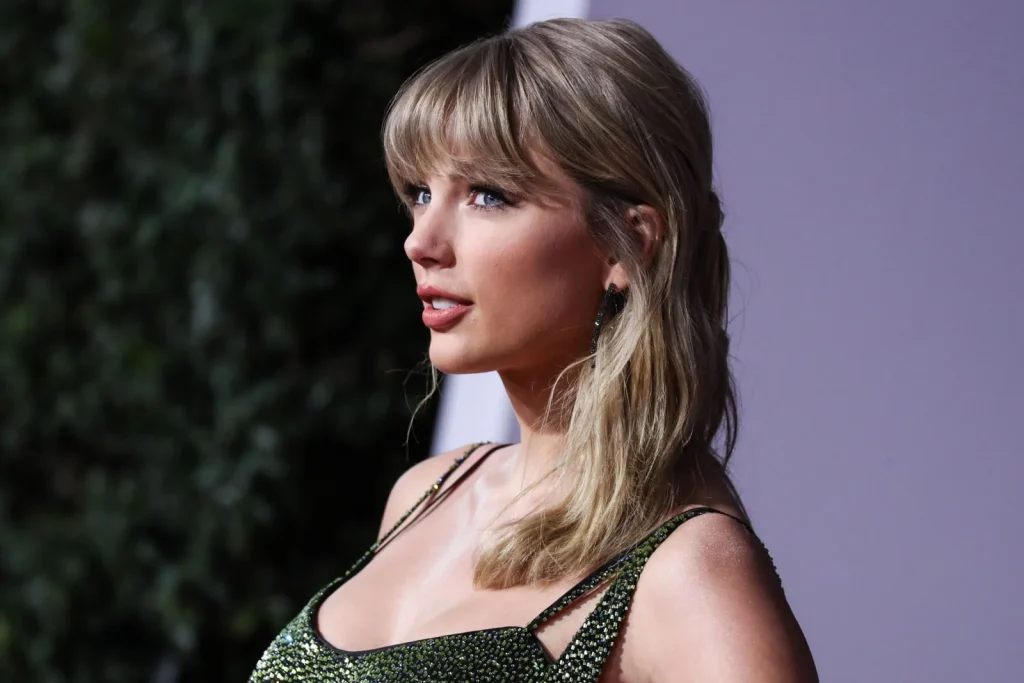 Taylor Swift új dallal készül, a rajongók pedig máris egy nagyobb titkos projektet sejtenek mögötte