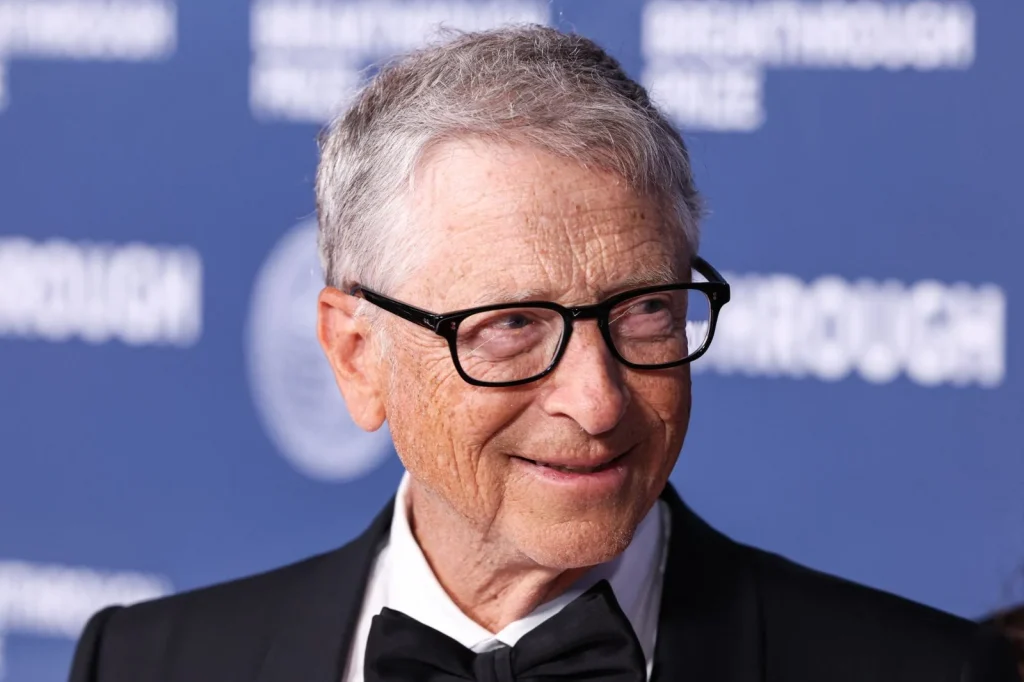 Bill Gates figyelmeztet: az ellenőrizetlen mesterséges intelligencia akár egymilliárd ember halálát is okozhatja
