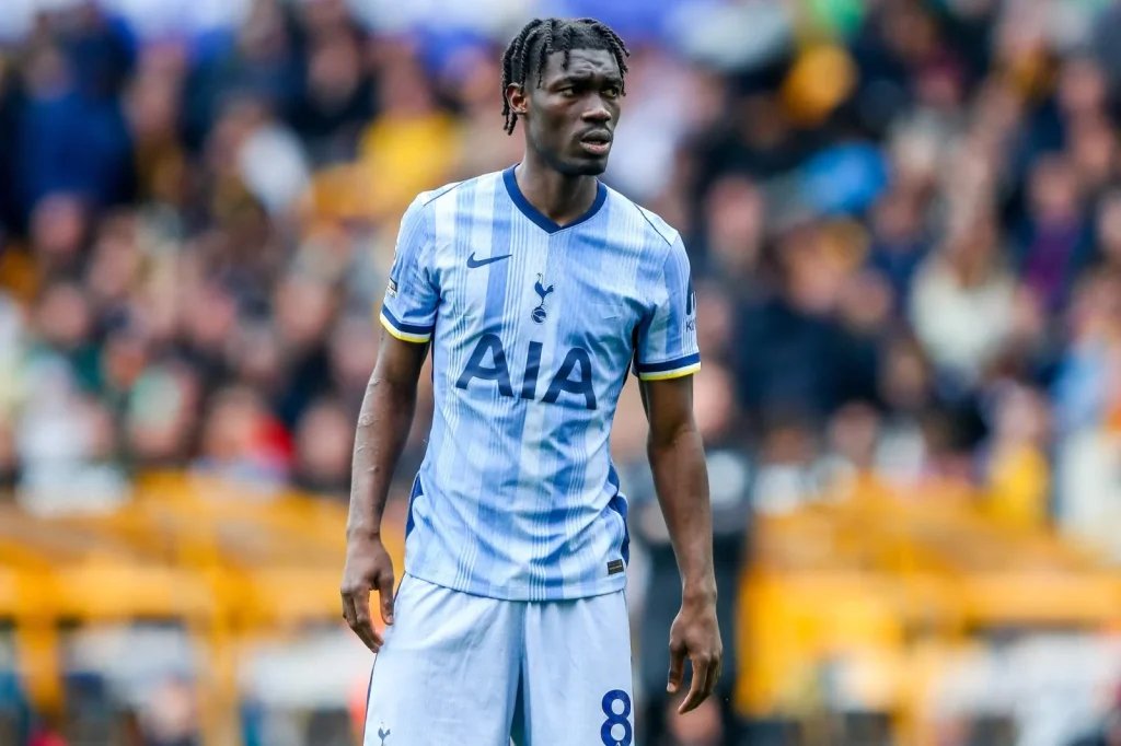 Új állomáshely: Yves Bissouma az Ajax csapatához igazolhat