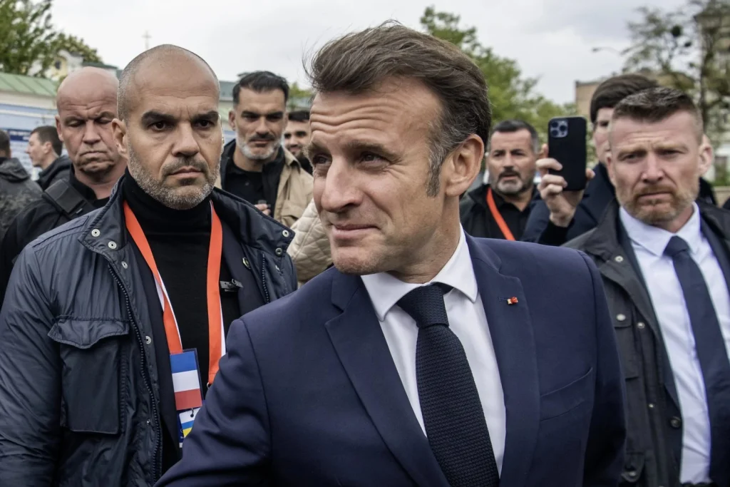 Emmanuel Macron szerint Franciaország is célpontja lehet egy orosz dróntámadásnak
