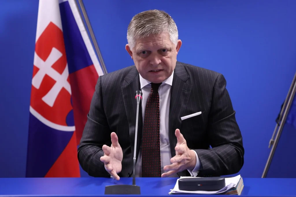 Robert Fico szerint a nyugati katonai retorika a megoldatlan belső problémákat hivatott elfedni