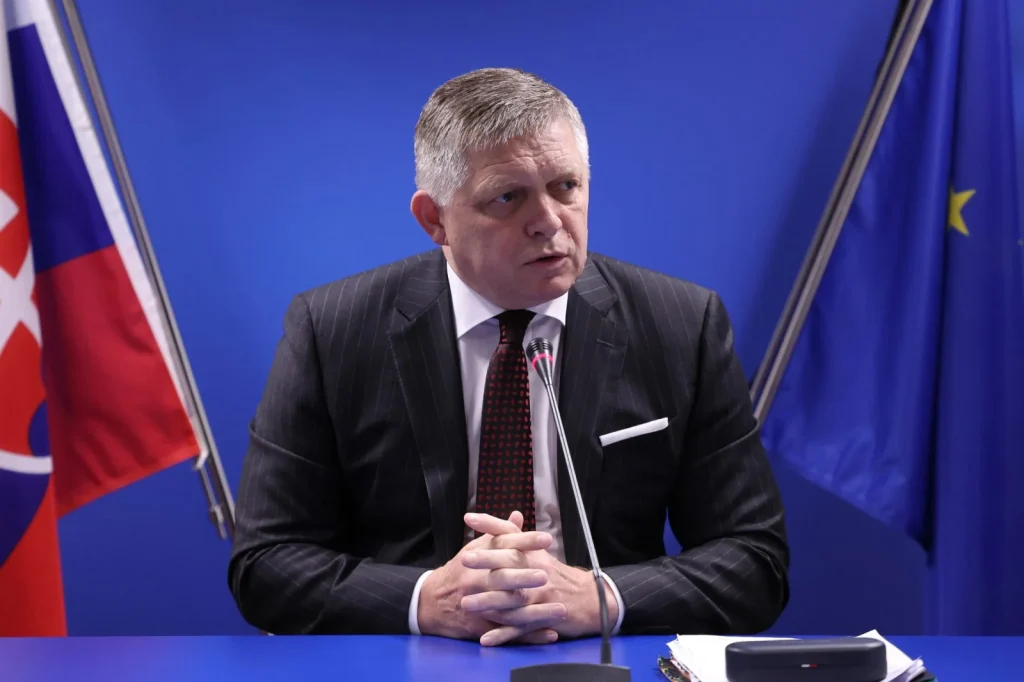 Rendkívüli uniós csúcs összehívását sürgeti Robert Fico az üzemanyagárak miatt