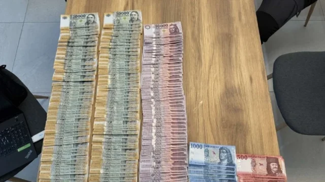 Kenőpénzért engedhetett át nem megfelelő járműveket egy vizsgaállomás vezetője
