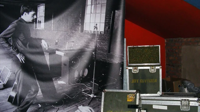 Joy Division-koncertfelvételek jelennek meg egy nagy dobozban