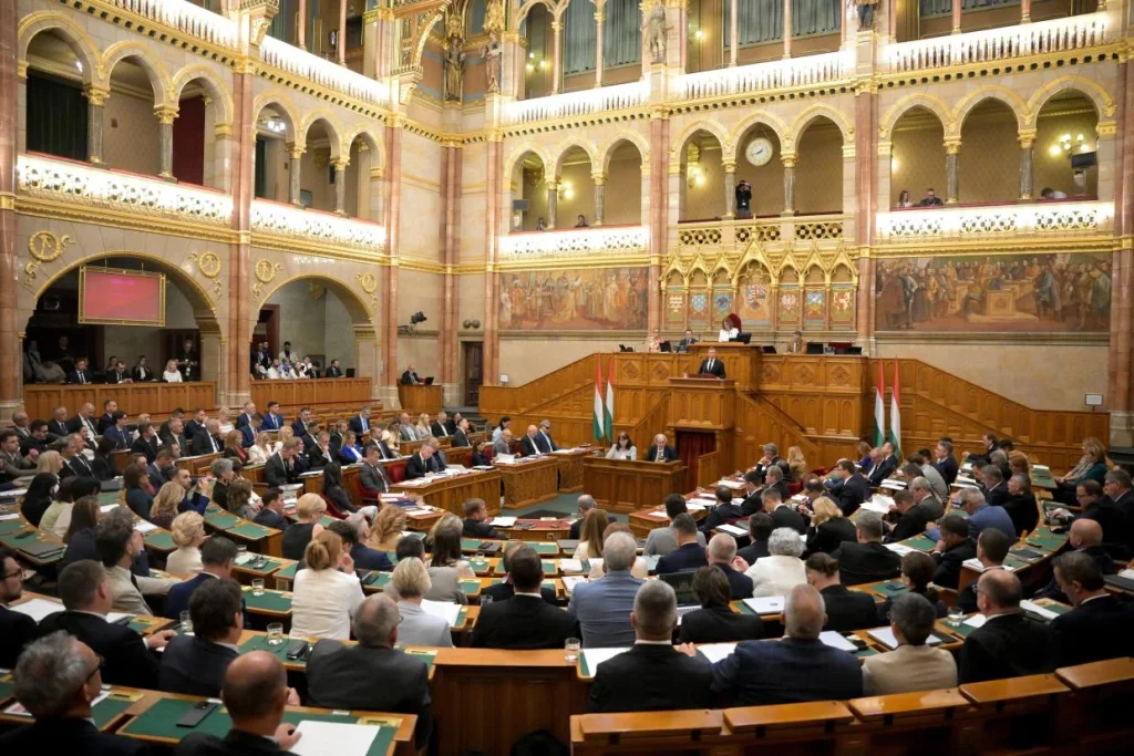Mi várható ma az Országgyűlés keddi ülésén?