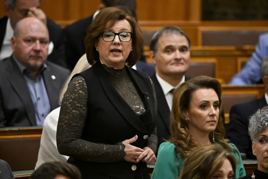 A gyermekvédelem helyzetéről és a kormányzati intézkedésekről vitáztak a parlamentben