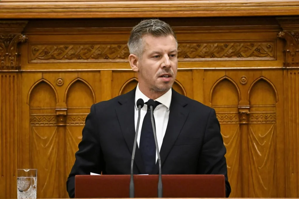 A gyermekvédelem helyzetéről és a kormányzati intézkedésekről vitáztak a parlamentben