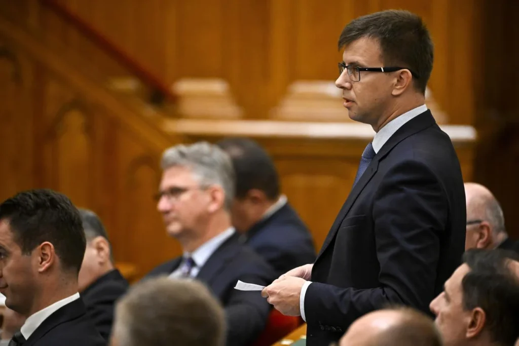 A gyermekvédelem helyzetéről és a kormányzati intézkedésekről vitáztak a parlamentben