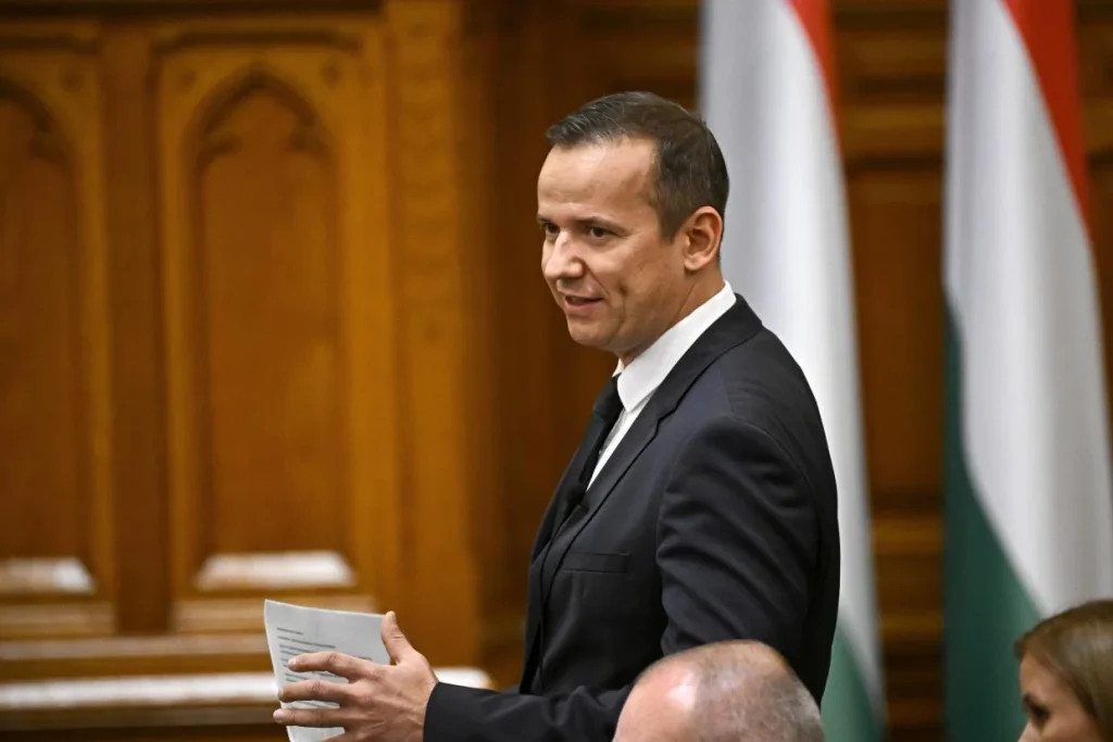 A gyermekvédelem helyzetéről és a kormányzati intézkedésekről vitáztak a parlamentben