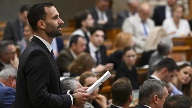 Adótörvények és fogyasztóvédelmi szabályok módosításáról tárgyalt az Országgyűlés