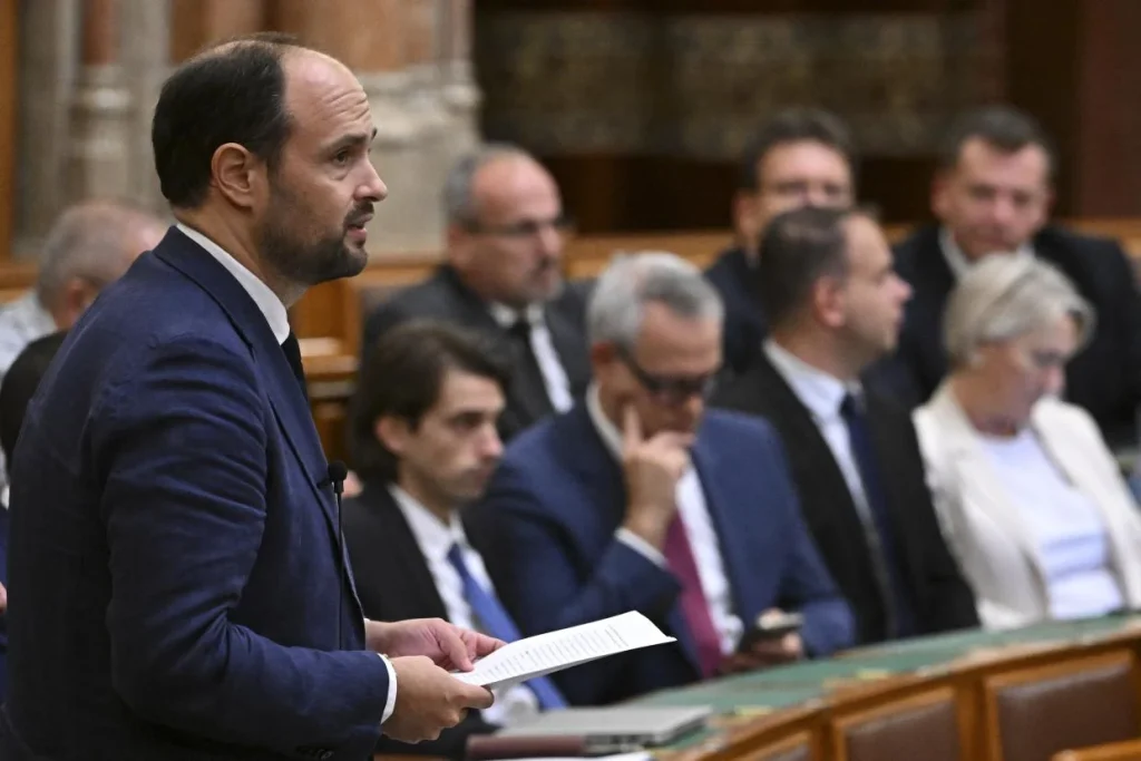 Adótörvények és fogyasztóvédelmi szabályok módosításáról tárgyalt az Országgyűlés